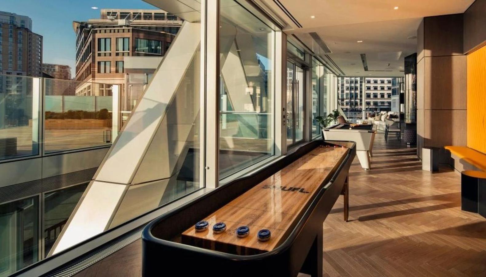 Canary Wharf - Newfoundland Luxury