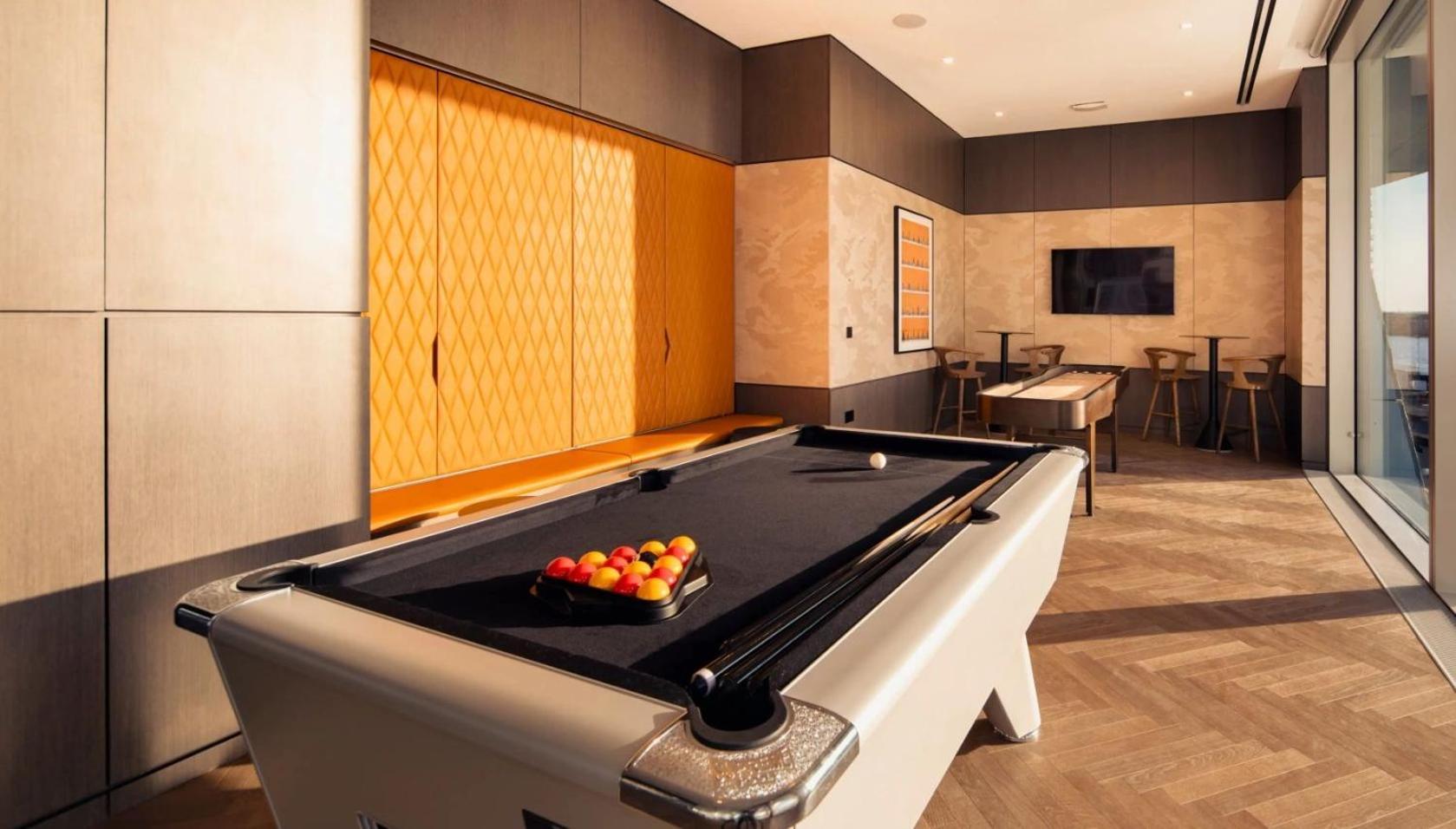 Canary Wharf - Newfoundland Luxury