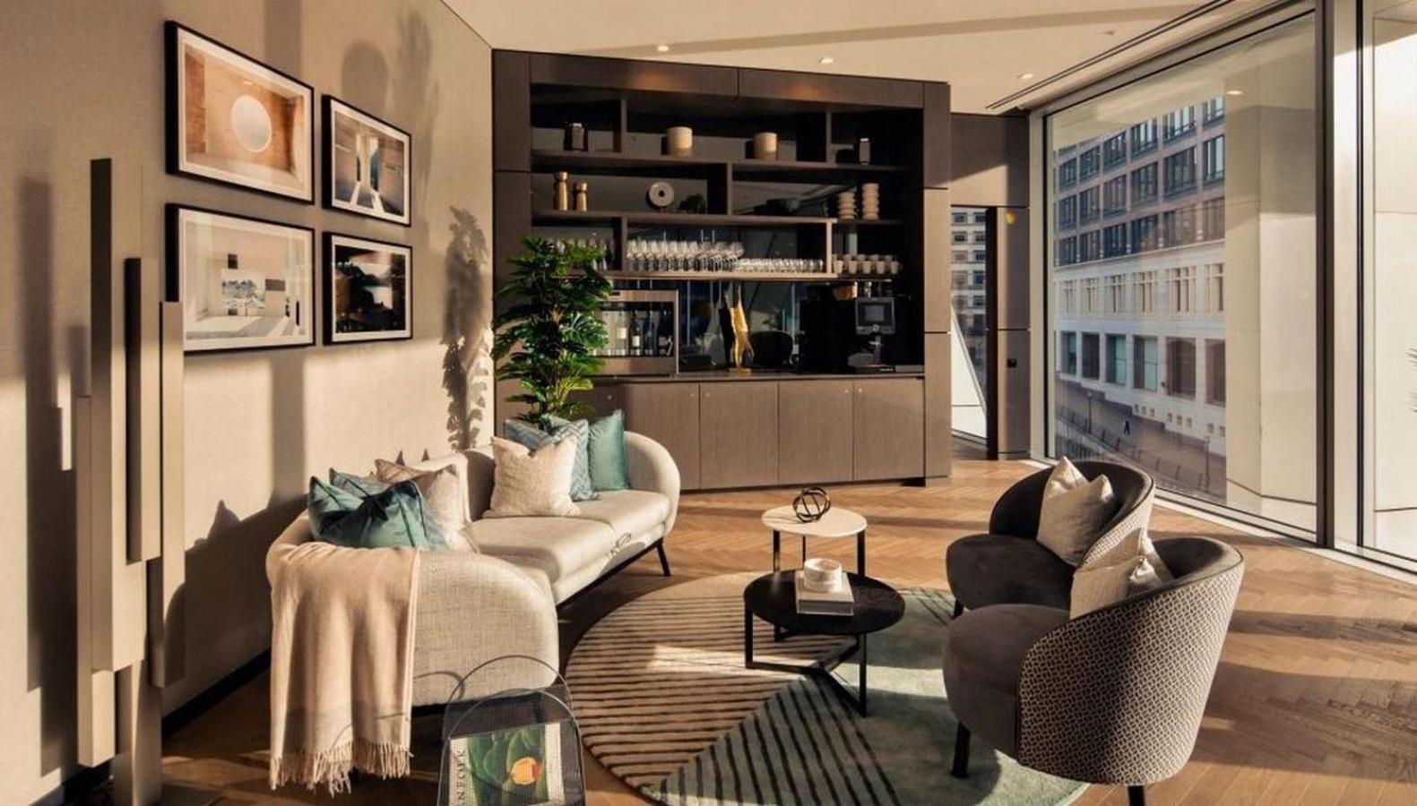 Canary Wharf - Newfoundland Luxury *