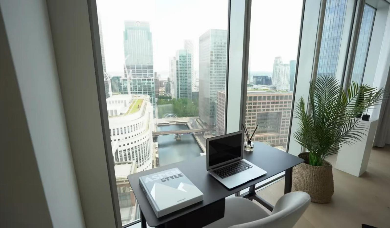 Canary Wharf - Newfoundland Luxury